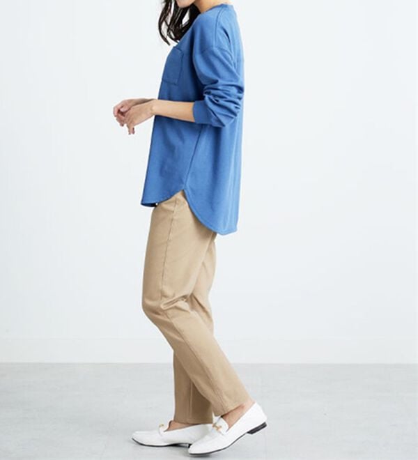 BELLUNA（ベルーナ）の「吸湿発熱ポンチ素材ポケット付プルオーバー（カットソー）」｜詳細画像