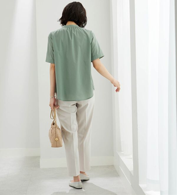 BELLUNA（ベルーナ）の「ギャザー使いバンドカラーブラウス（ブラウス）」｜詳細画像