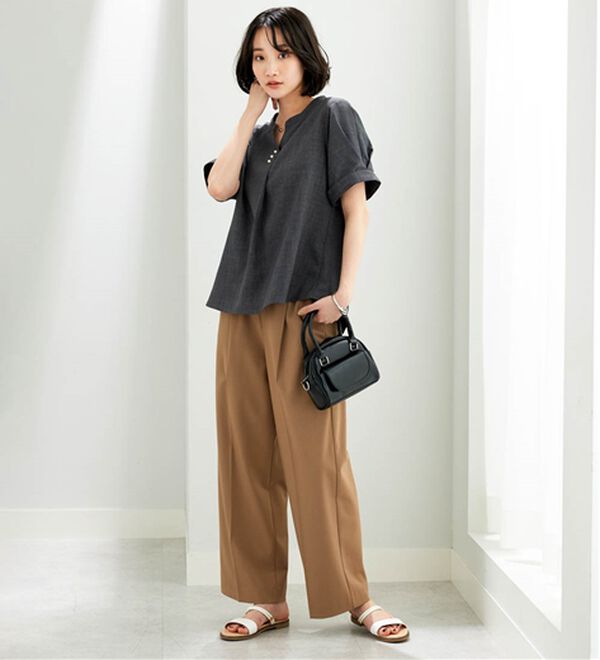 BELLUNA（ベルーナ）の「麻調合繊パール付タックデザインブラウス（ブラウス）」｜詳細画像