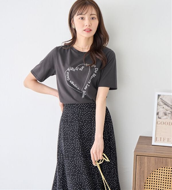 alotta（アロッタ）の「大人かわいいプリント綿混Ｔシャツ（Tシャツ）」｜詳細画像