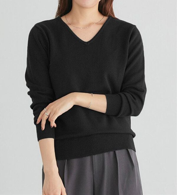 Pierrot（ピエロ）の「【Ｓ～３Ｌ】ネックが選べるプレミアムカシミヤタッチニット（ニット・セーター）」｜ブラック