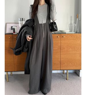 GeeRA（ジーラ）の「フロントジップハイウエストサロペット（オールインワン）」｜チャコール