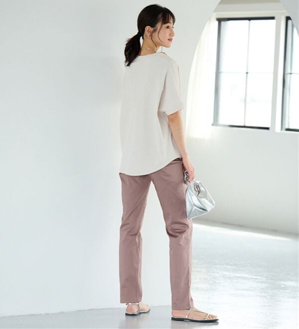 BELLUNA（ベルーナ）の「サラリ速乾！綿サテンストレッチカラーパンツ（フルレングスパンツ）」｜詳細画像