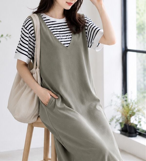 BELLUNA（ベルーナ）の「【２点セット】ロゴＴシャツ付ワンピースアンサンブル（アンサンブル）」｜詳細画像