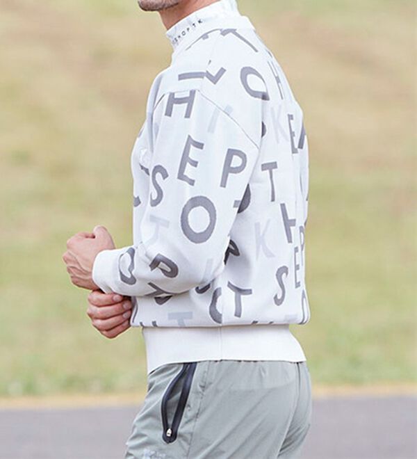 「＜ザ　ショップ　ティーケー＞軽量ストレッチＶネックロゴセーター（メンズシャツ）」｜詳細画像