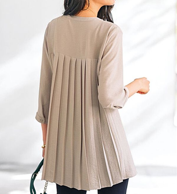 BELLUNA（ベルーナ）の「【新色追加】機能付！バックプリーツチュニック（チュニック）」｜ライトグレー