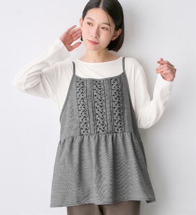 Viola e Viola（ヴィオラ エ ヴィオラ）の「Ｔシャツ付き刺しゅうキャミソールトップス（カットソー）」