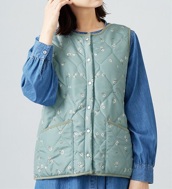 BELLUNA（ベルーナ）の「【洗える！】裏ファー素材中わたキルトベスト（ベスト）」｜小花柄