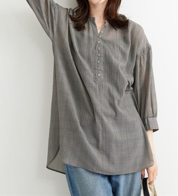 BELLUNA（ベルーナ）の「シャリ感シアー素材多ボタンチュニック（チュニック）」｜千鳥