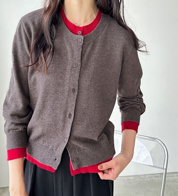 GeeRA（ジーラ）の「フェイクレイヤードクルーネックカーデ（ニットカーディガン）」｜詳細画像