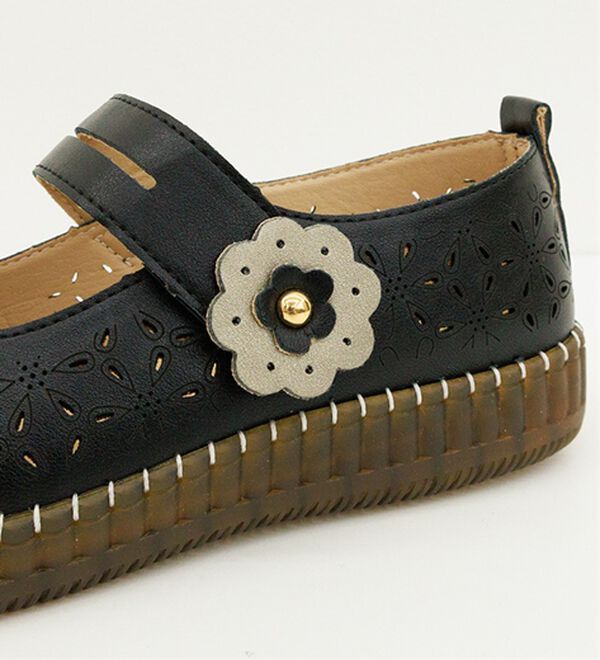 BELLUNA（ベルーナ）の「ゆったりカットワークストラップシューズ（パンプス）」｜詳細画像