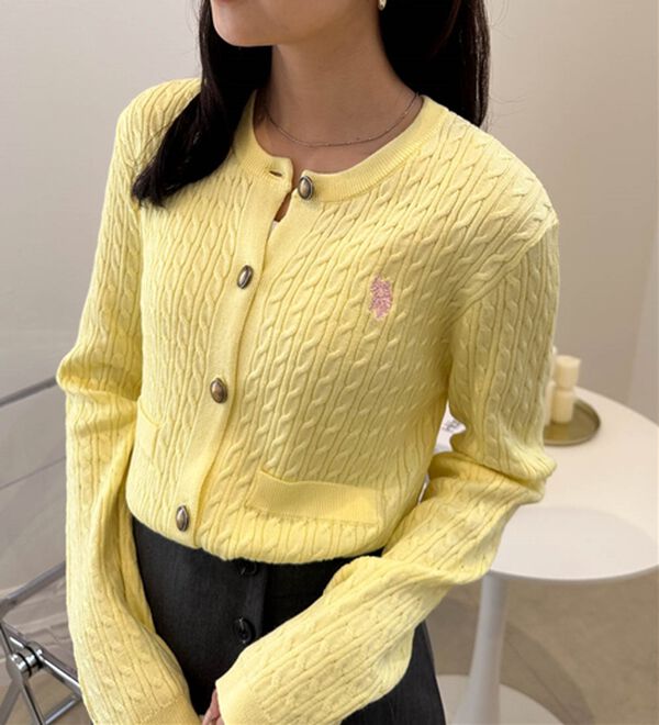 U．S．P＞ゴールド調ボタン刺繍ケーブルカーディガン - ベルーナ
