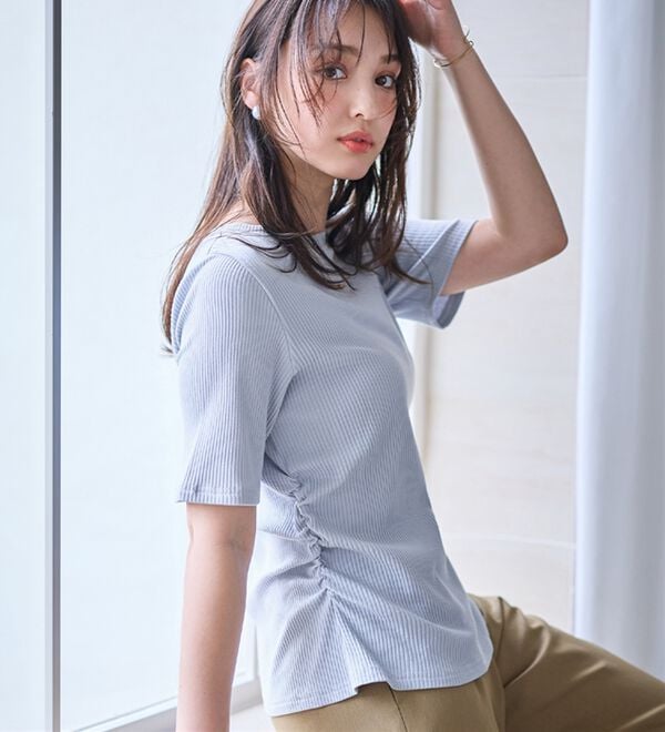 alotta（アロッタ）の「【接触冷感】細見えギャザーデザイン美くびれリブトップス（カットソー）」｜詳細画像