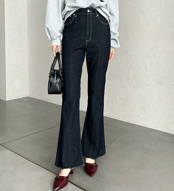 GeeRA（ジーラ）の「センターシームフレアデニムパンツ（フルレングスパンツ）」｜詳細画像