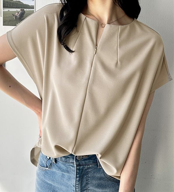 GeeRA（ジーラ）の「前後２ＷＡＹハーフジップＴブラウス（ブラウス）」｜グレージュ