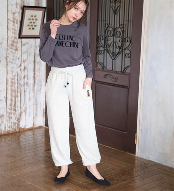 BELLUNA（ベルーナ）の「＜Ｄｉｓｎｅｙ＞【ミッキー】裾ゴム入り刺しゅう裏毛パンツ（その他パンツ）」｜詳細画像