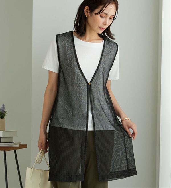 BELLUNA（ベルーナ）の「【2点セット】シアーストライプ素材ジレアンサンブル（アンサンブル）」｜チャコール系