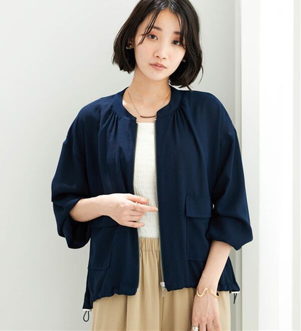 BELLUNA（ベルーナ）の「とろみ素材ポケットデザインブルゾン（ブルゾン）」｜ネイビー