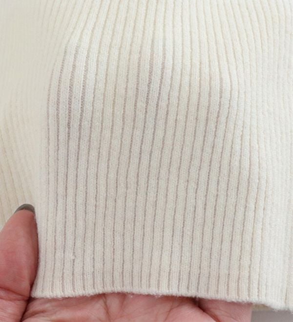 Pierrot（ピエロ）の「肌触りなめらかリブタートルネックニット（ニット・セーター）」｜詳細画像