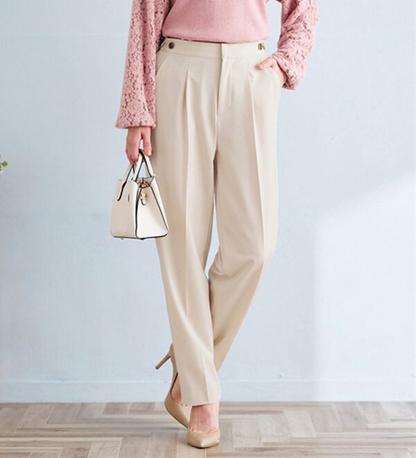 BELLUNA（ベルーナ）の「こっそりおなかがラクラク！ボタン使いウエスト調整テーパードパンツ（テーパードパンツ）」｜詳細画像