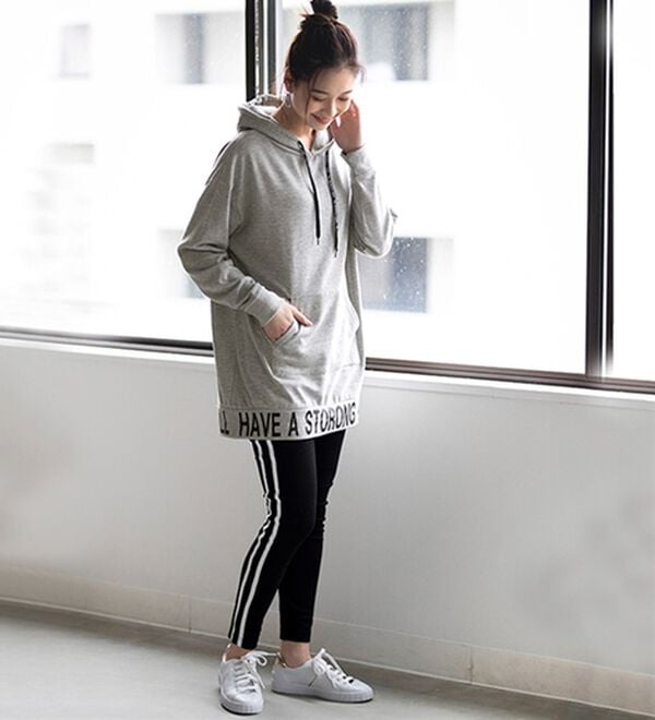 YU'NOW（ユナウ）の「ロゴチュニックパーカーレギンスセット（パジャマ・ルームウェア）」｜モクグレー