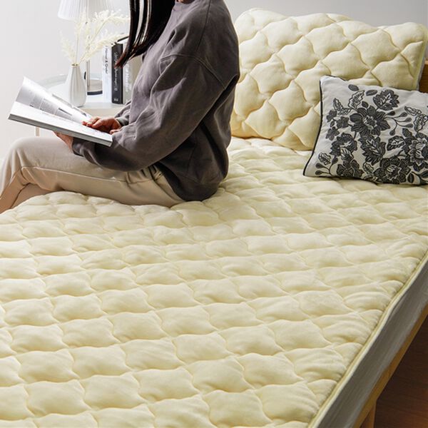 iellio（イエリオ）の「フランネルボリューム敷パッド・枕パッド＜吸湿発熱・抗菌防臭・あったか・敷きパッド＞（敷パッド）」｜アイボリー