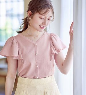 alotta（アロッタ）の「パール調ボタンフリル袖サマーニット【美人百花掲載】（ニット・セーター）」｜ピンク