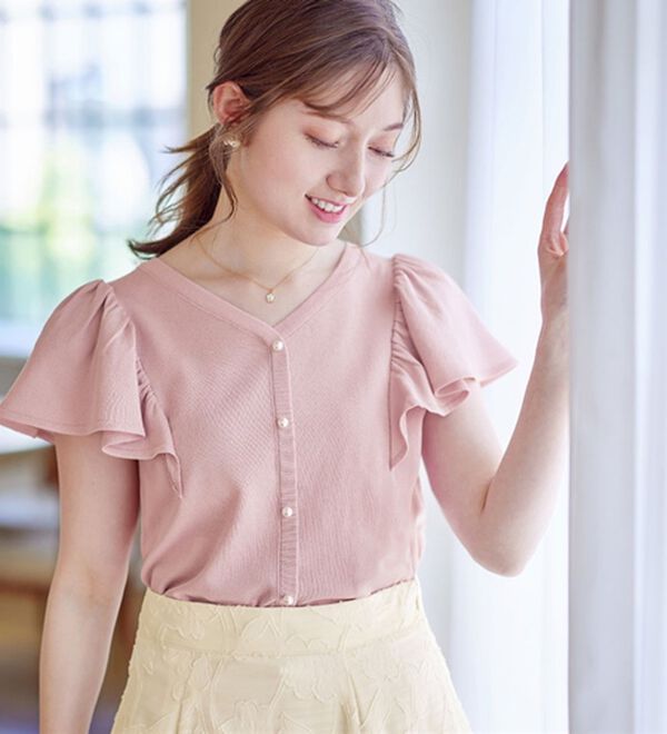 alotta（アロッタ）の「パール調ボタンフリル袖サマーニット【美人百花掲載】（ニット・セーター）」｜ピンク