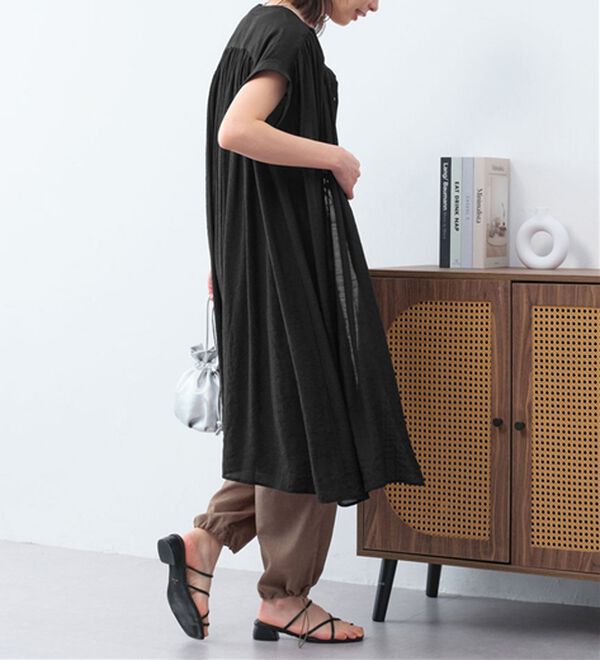 Viola e Viola（ヴィオラ エ ヴィオラ）の「【接触冷感】スラブ素材ギャザーワンピース（その他ワンピース）」｜詳細画像