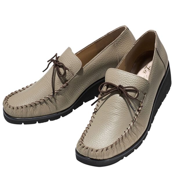 ルフラン（ルフラン）の「＜ラシーナコンフォート＞リボン付４Ｅ手縫いモカシン（フラットシューズ）」｜グレージュ