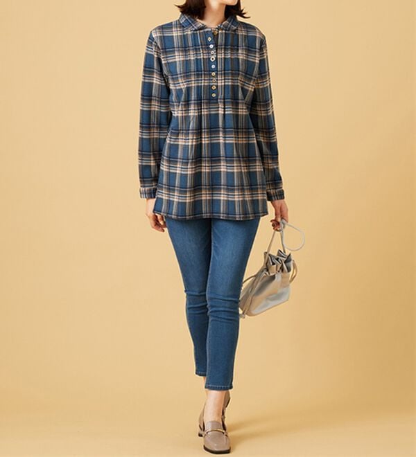 BELLUNA（ベルーナ）の「【ふわふわ裏ファー】パチパチしにくい裏ファーオーバーブラウス（ブラウス）」｜詳細画像