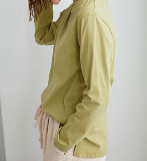 BELLUNA（ベルーナ）の「綿１００％大人顔サマ見えプルオーバー（カットソー）」｜ライムグリーン