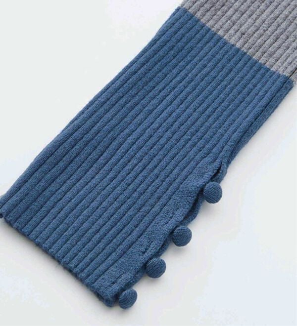 GeeRA（ジーラ）の「配色デザインくるみボタン付リブニット（ニット・セーター）」｜詳細画像