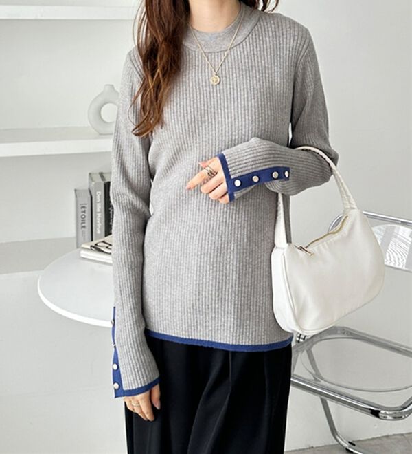 GeeRA（ジーラ）の「袖口ボタン配色ハイネックリブニット（ニット・セーター）」｜詳細画像