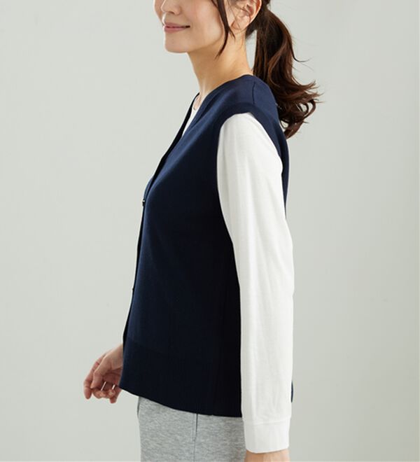 「金ボタン使いニットベスト（ベスト）」｜詳細画像