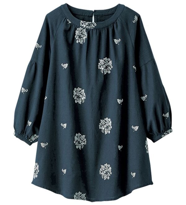 BELLUNA（ベルーナ）の「刺しゅうデザインふんわり袖ブラウス（ブラウス）」｜詳細画像