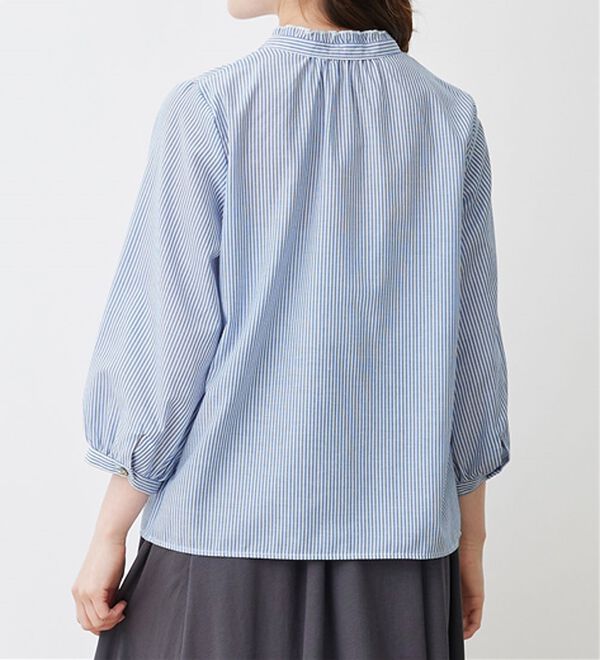 Viola e Viola（ヴィオラ エ ヴィオラ）の「フリル衿多ボタンデザインブラウス（ブラウス）」｜詳細画像