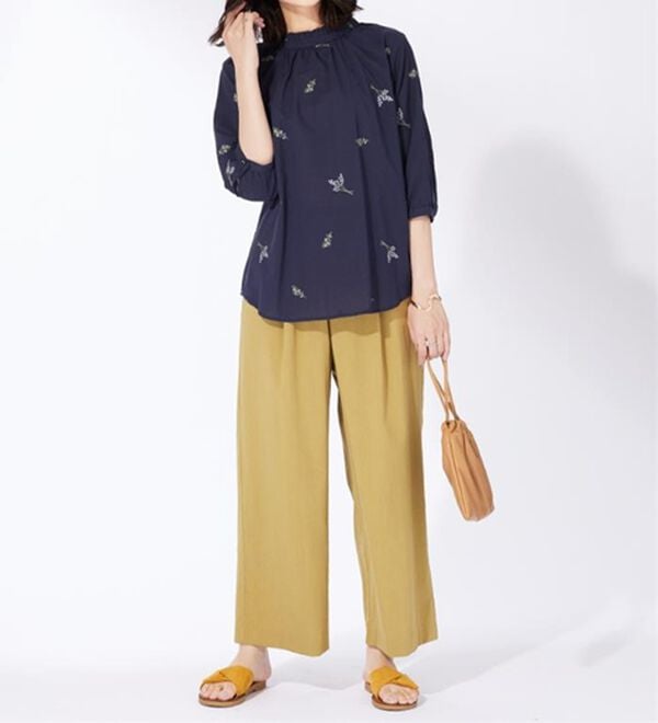 BELLUNA（ベルーナ）の「綿100％とび花刺しゅうブラウス（ブラウス）」｜詳細画像