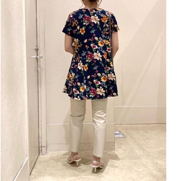 BELLUNA（ベルーナ）の「【動画】フレアーシルエットプリントチュニック（チュニック）」｜詳細画像