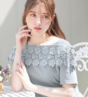 alotta（アロッタ）の「オフショル風レースデザイントップス（カットソー）」｜サックスブルー