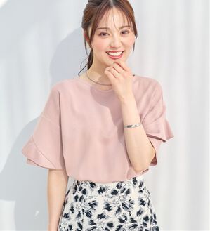 alotta（アロッタ）の「【４つの機能付】ひんやりフリル袖ブラウスＴシャツ（ブラウス）」｜ピンク