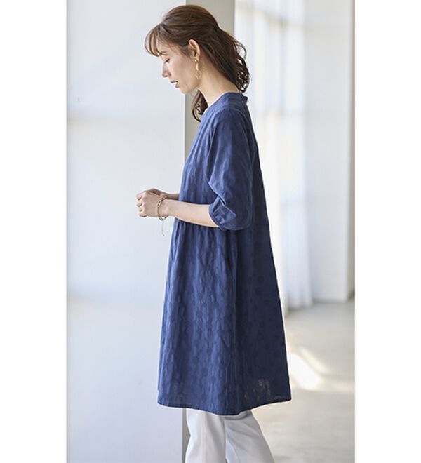 BELLUNA（ベルーナ）の「ナチュラルにお出かけ♪ドット柄チュニックワンピース（チュニックワンピース）」｜詳細画像