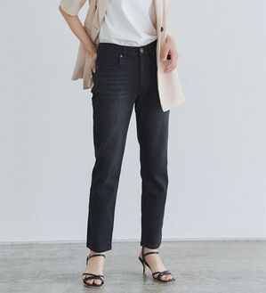 Pierrot（ピエロ）の「【ストレッチ素材】大人のためのゆるテーパードデニムパンツ（フルレングスパンツ）」｜詳細画像