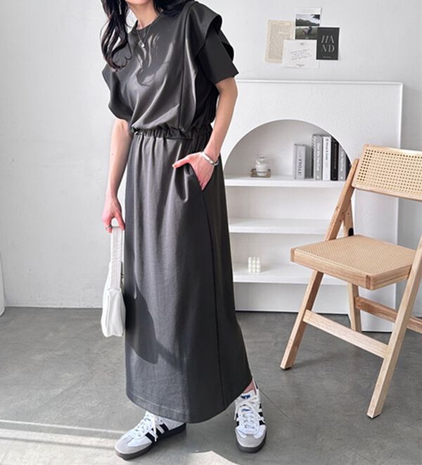 GeeRA（ジーラ）の「ラッフルショルダーワンピース（カットソーワンピース）」｜詳細画像