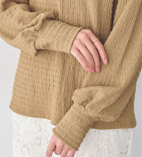 alotta（アロッタ）の「着映えジャカード素材パフ袖ゆるトップス（カットソー）」｜詳細画像