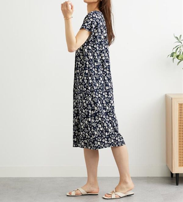 BELLUNA（ベルーナ）の「レーヨン素材タックデザインワンピース（その他ワンピース）」｜詳細画像