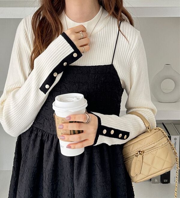 GeeRA（ジーラ）の「袖口ボタン配色ハイネックリブニット（ニット・セーター）」｜詳細画像