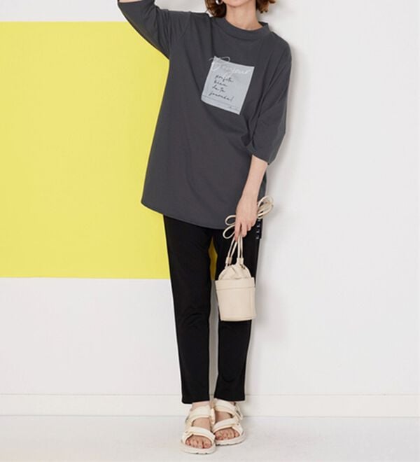 BELLUNA（ベルーナ）の「＜ＥＬＬＥ　Ａｃｔｉｖｅ＞多機能ロゴプリントチュニック（チュニック）」｜詳細画像