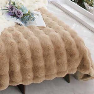 iellio（イエリオ）の「ぽこぽこボリュームファー軽寝具＜毛布・ハーフケット・クッションカバー＞（毛布・ブランケット）」｜ベージュ