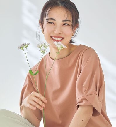 BELLUNA（ベルーナ）の「《ＨｕｇＲｅａｍコットンＣｏｏｌ》ひんやり袖タックプルオーバー（カットソー）」
